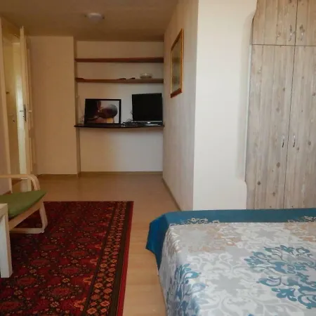 Apartment Sea Breeze Warna