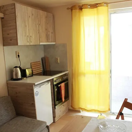 Sea Breeze Apartment *
